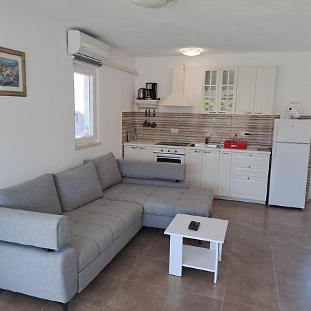 Nane Garden House With Heated Pool Villa Mirca  Bagian luar foto