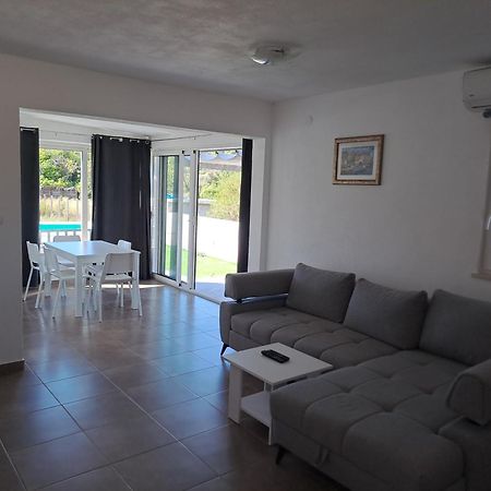 Nane Garden House With Heated Pool Villa Mirca  Bagian luar foto