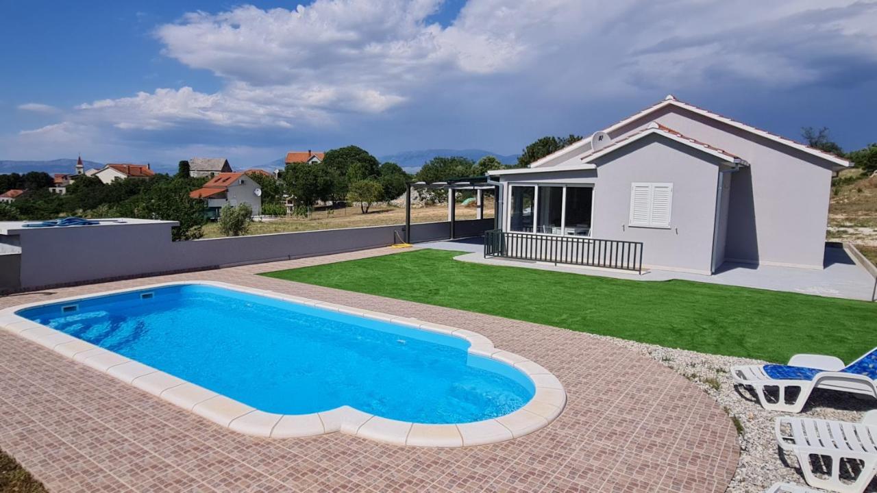 Nane Garden House With Heated Pool Villa Mirca  Bagian luar foto