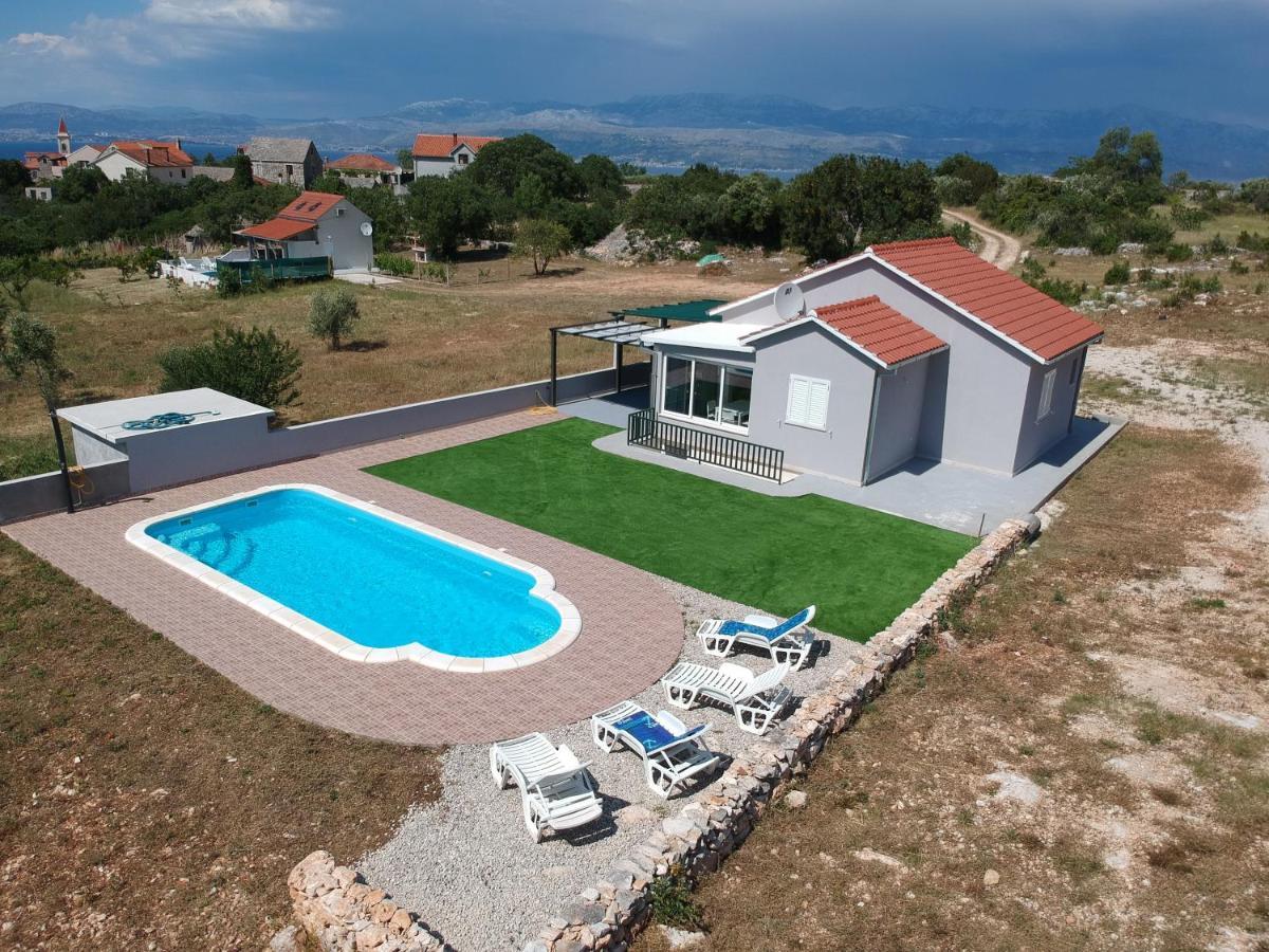 Nane Garden House With Heated Pool Villa Mirca  Bagian luar foto