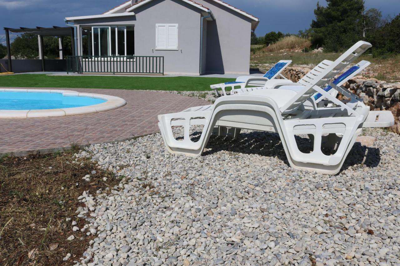 Nane Garden House With Heated Pool Villa Mirca  Bagian luar foto