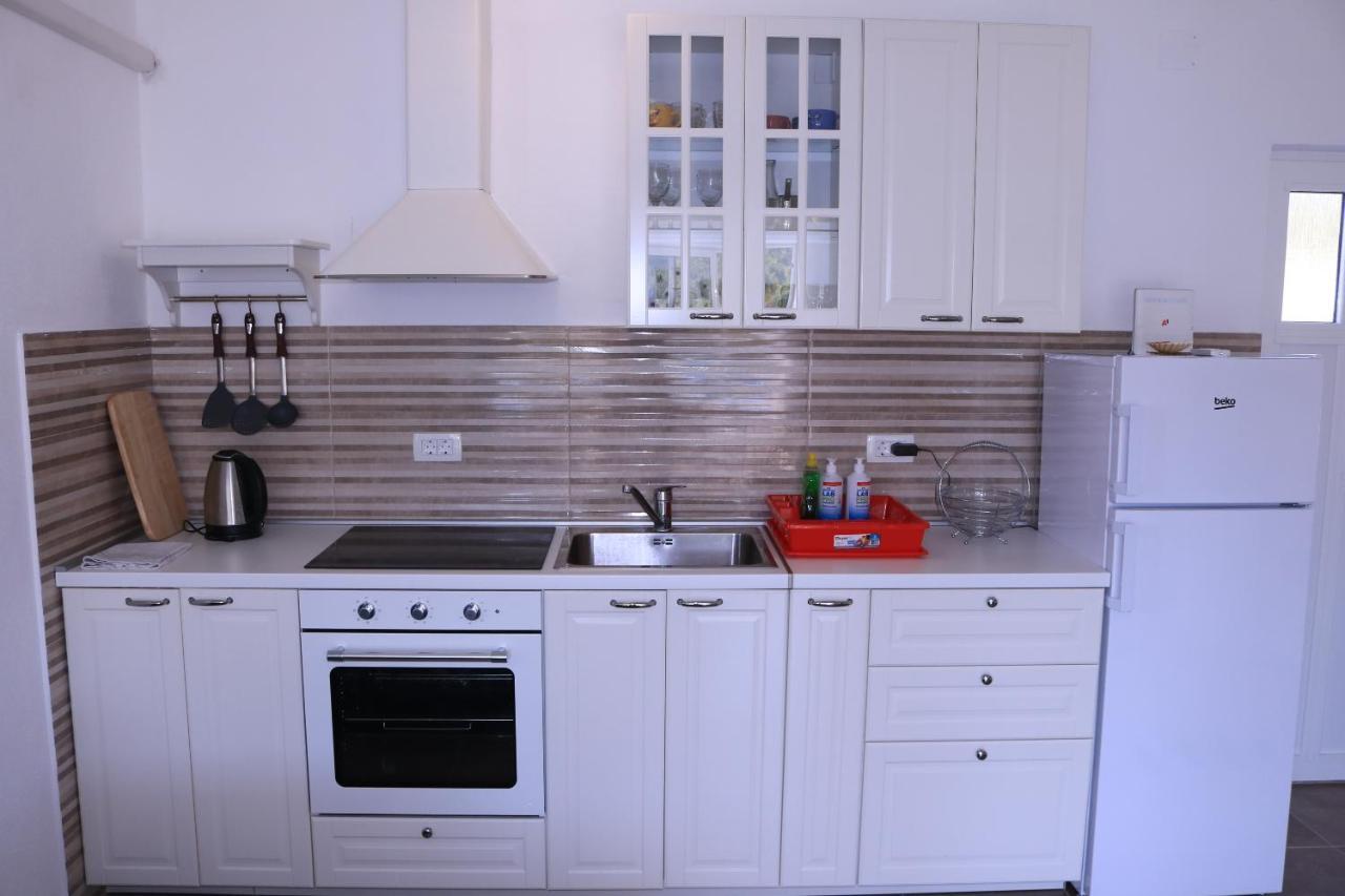 Nane Garden House With Heated Pool Villa Mirca  Bagian luar foto