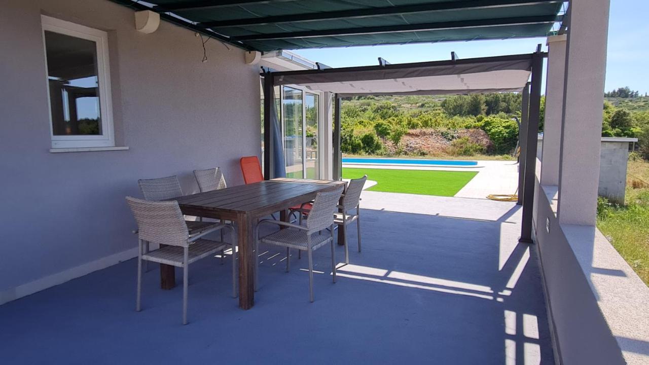 Nane Garden House With Heated Pool Villa Mirca  Bagian luar foto