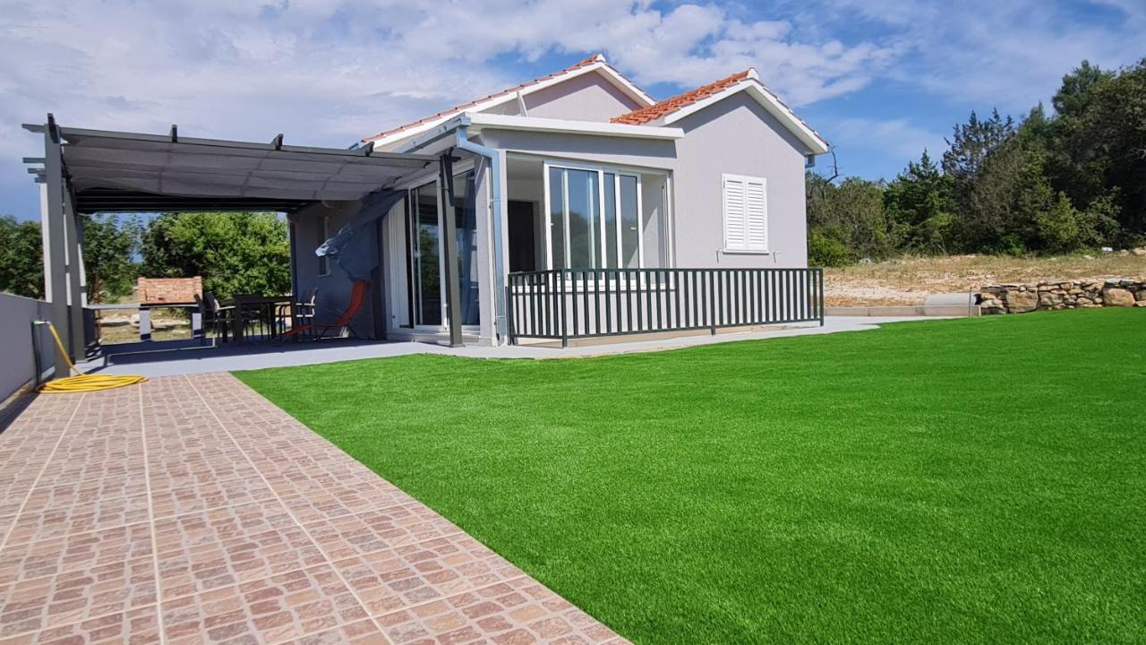 Nane Garden House With Heated Pool Villa Mirca  Bagian luar foto